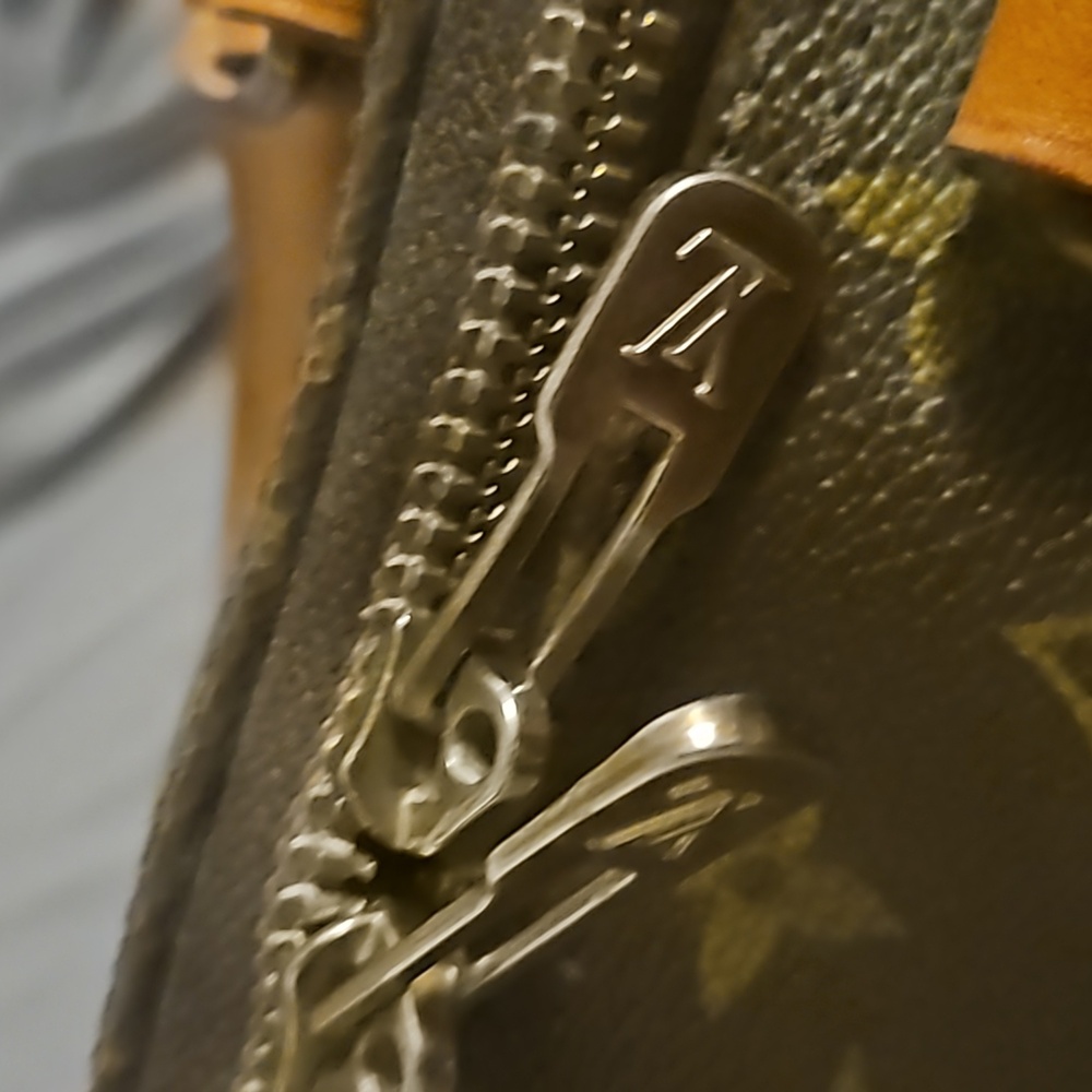Vintage LV duffle - Picture 3 of 16